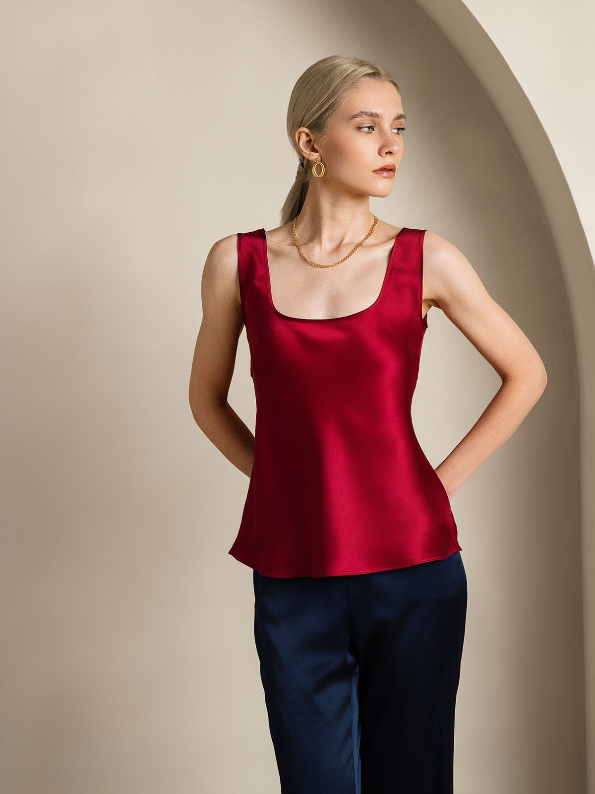 19Momme Silk Sleeveless U Neck Women's Tank Top