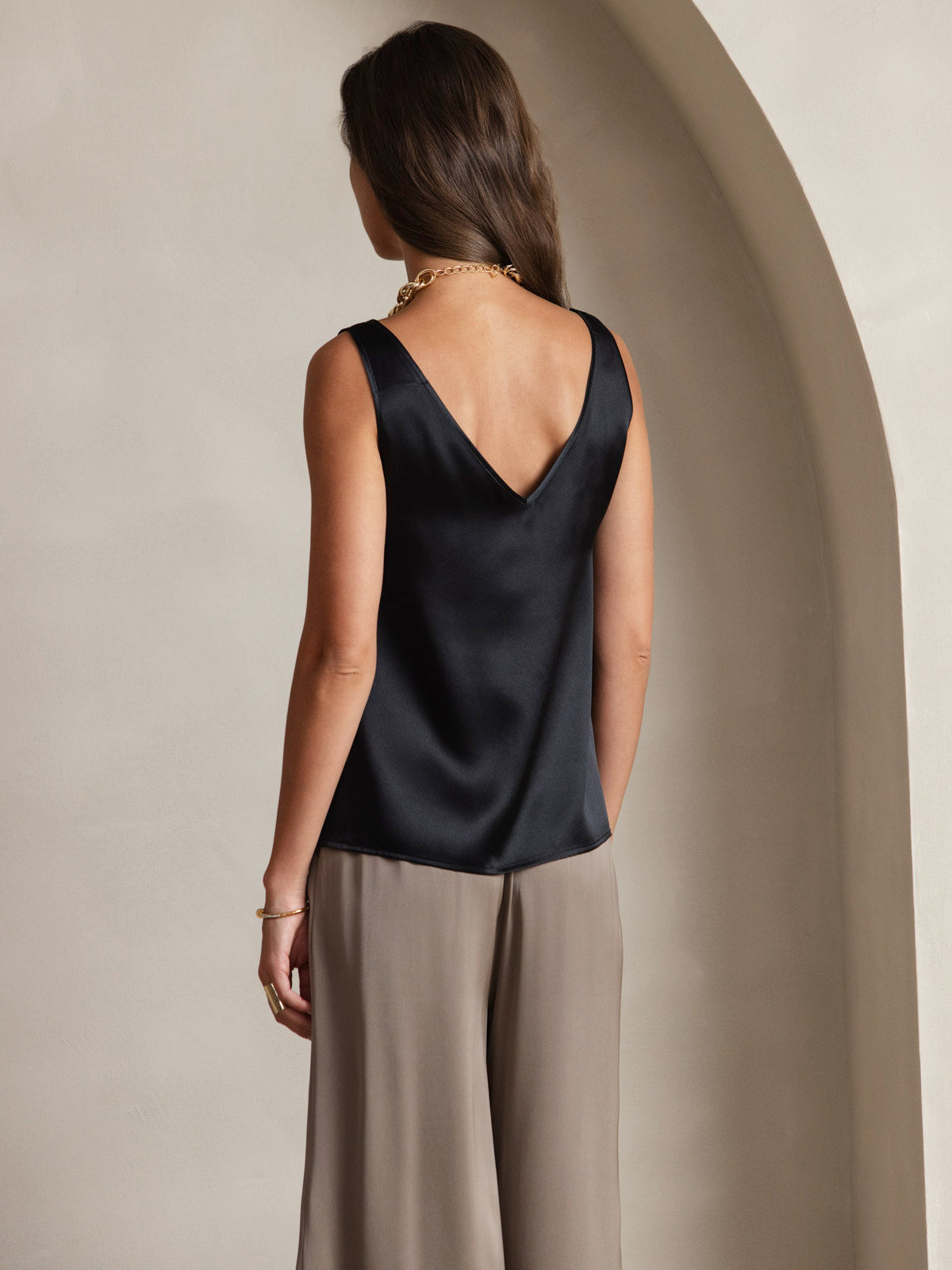 19Momme Silk Sleeveless V Neck Women's Tank Top with V Back Design