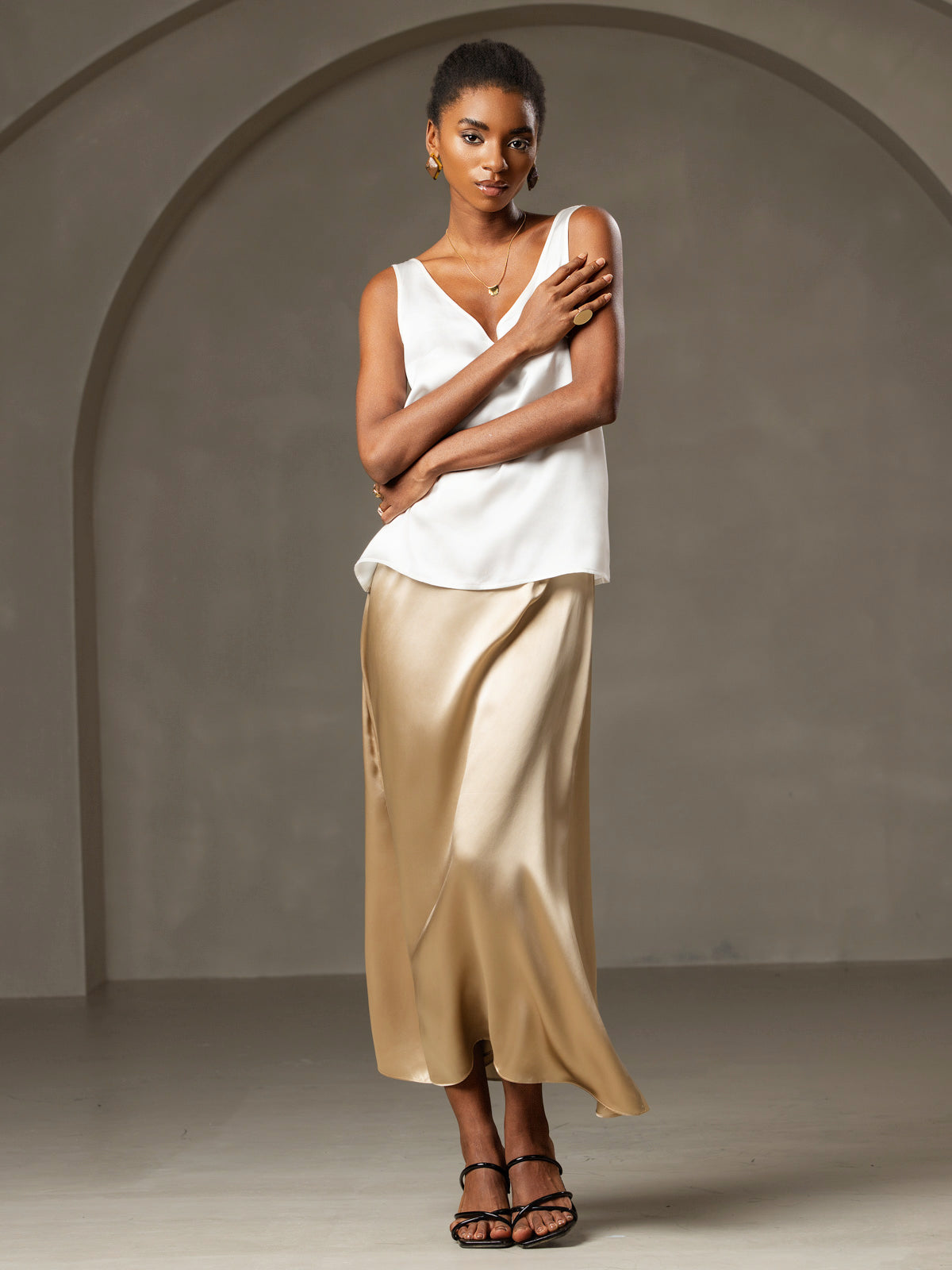 19Momme Silk Sleeveless V Neck Women's Tank Top with V Back Design
