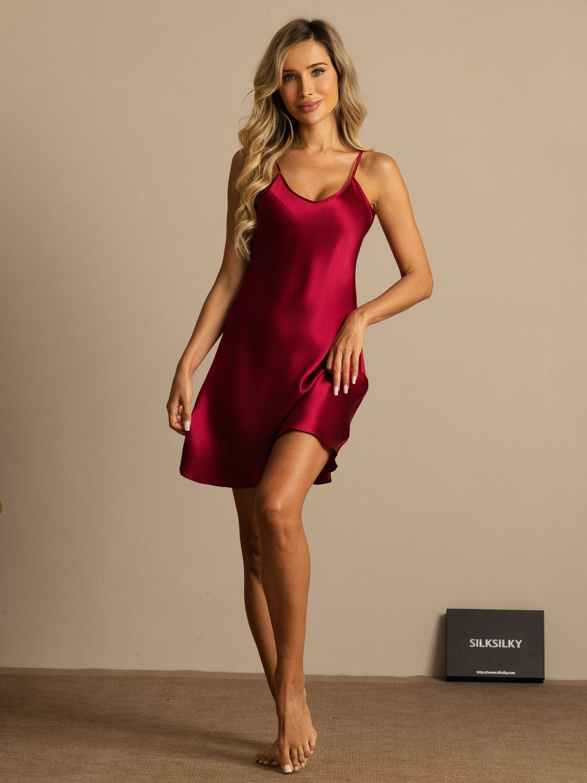 Pure Silk Spaghetti Strap V-neck Short Nightdress