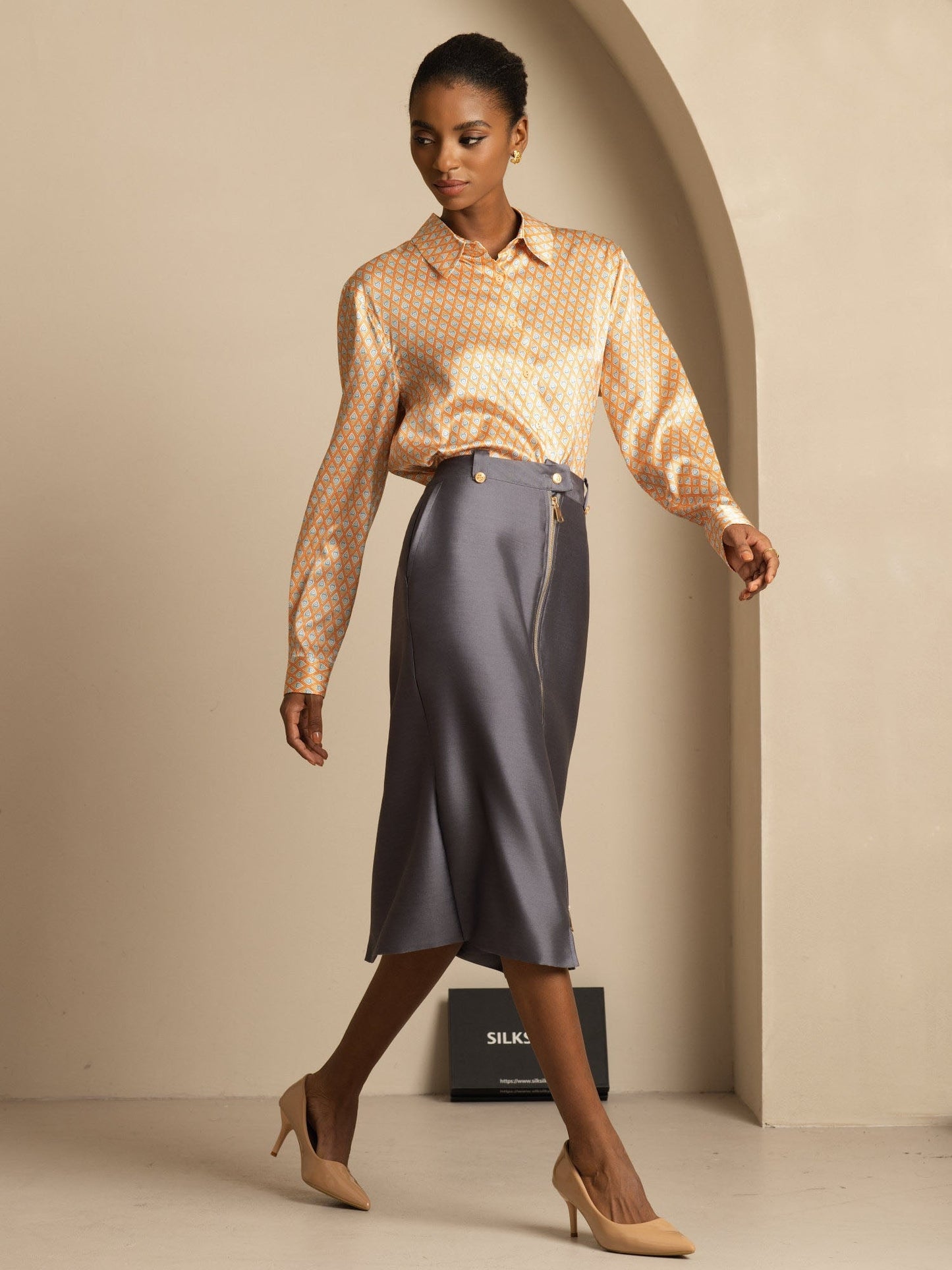 19Momme Silk Long Sleeve Lapel Collar Women's Shirt with Button Up Design