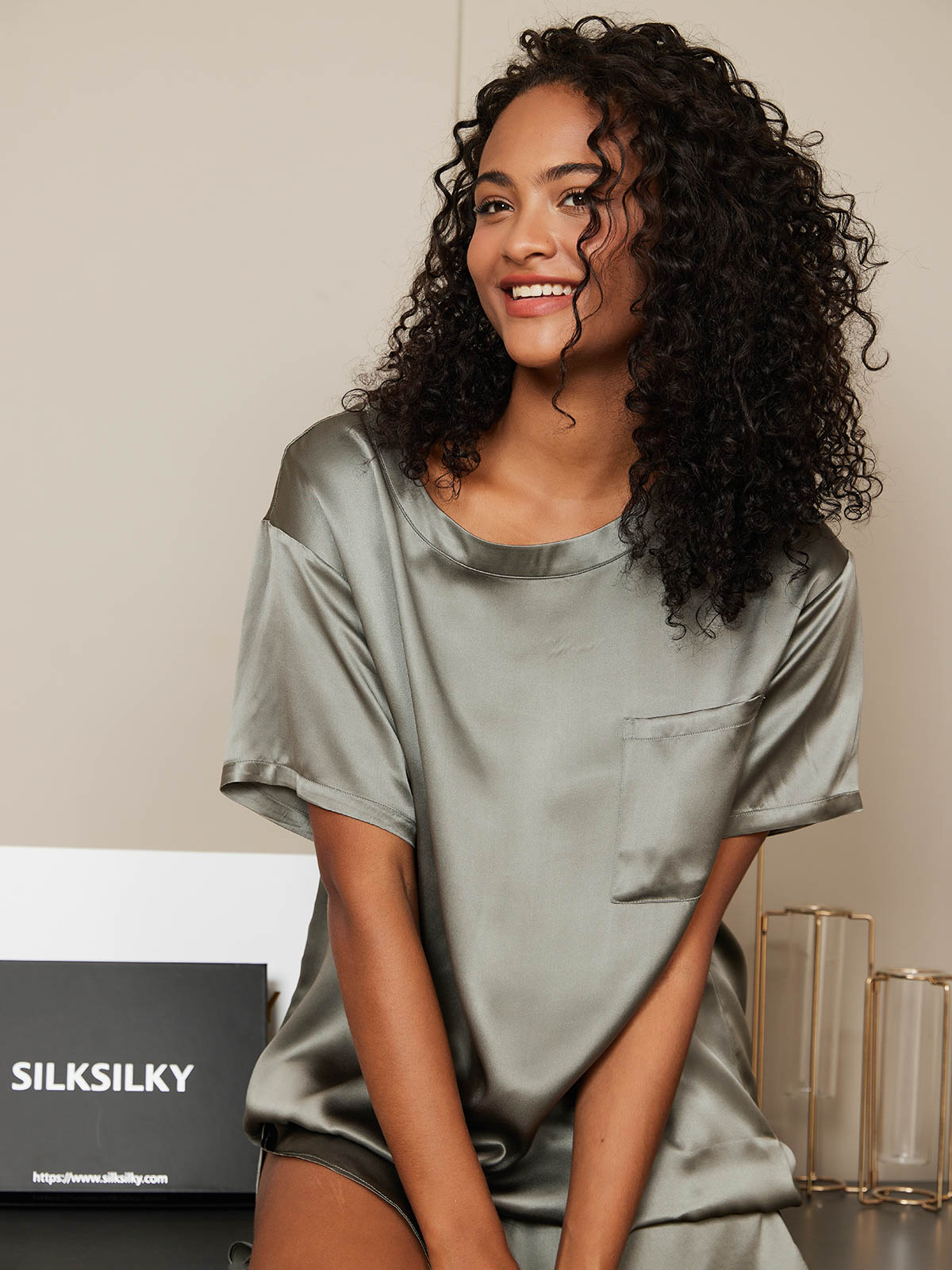 Women's Pure Silk Short Sleeve Round Neck Above the Knee Pyjamas Set