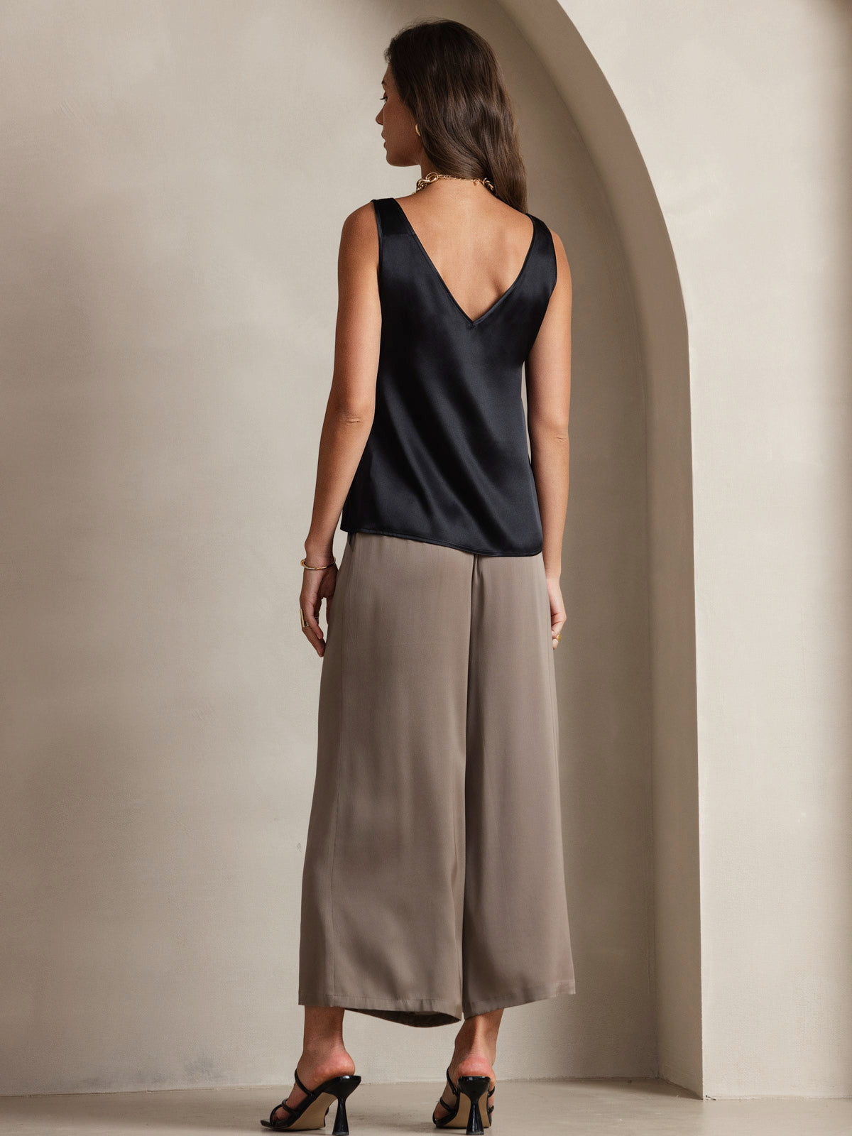 19Momme Silk Sleeveless V Neck Women's Tank Top with V Back Design