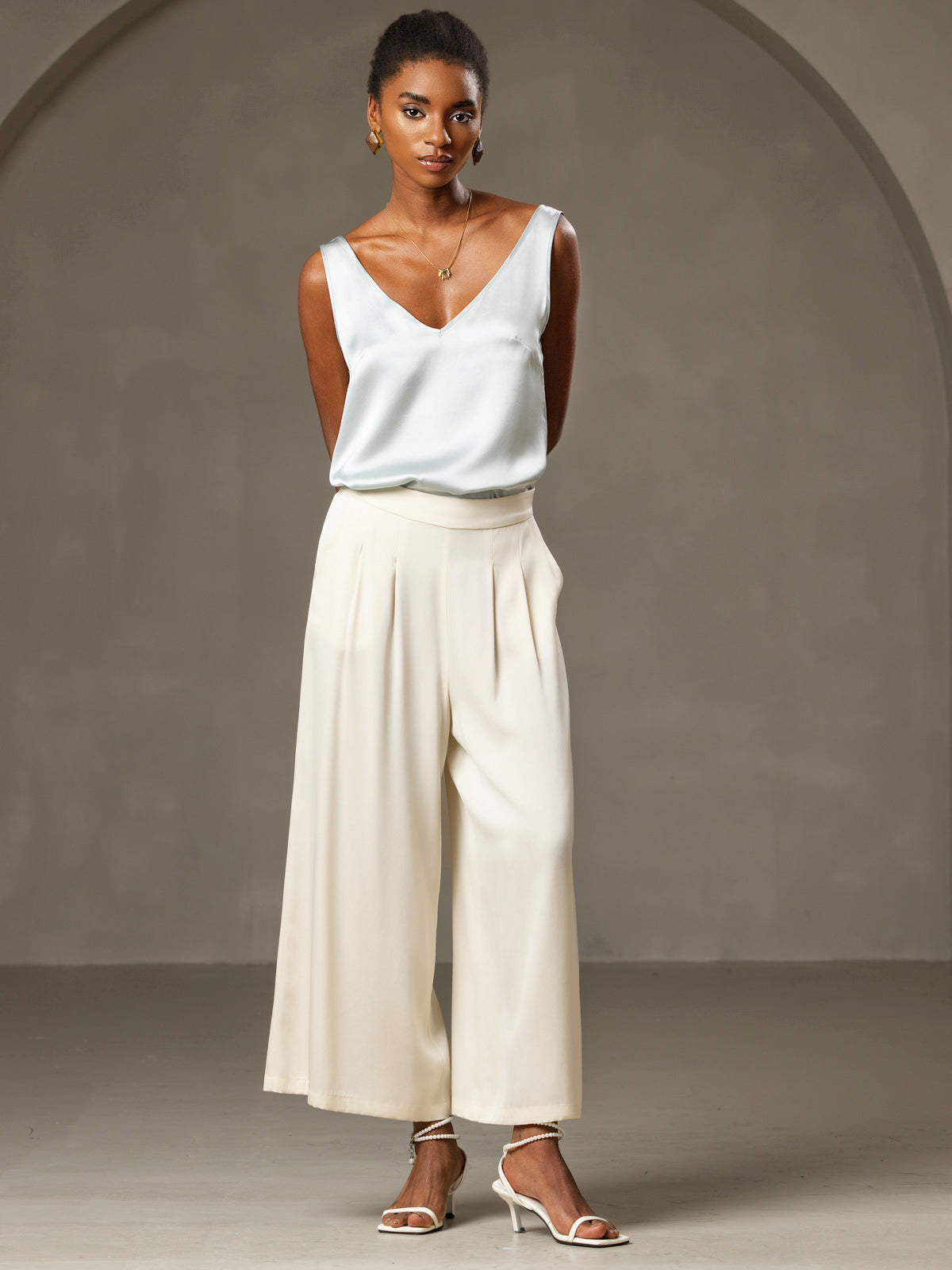 19Momme Silk Sleeveless V Neck Women's Tank Top with V Back Design