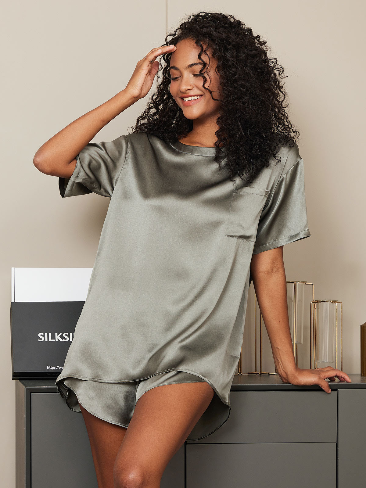 Women's Pure Silk Short Sleeve Round Neck Above the Knee Pyjamas Set