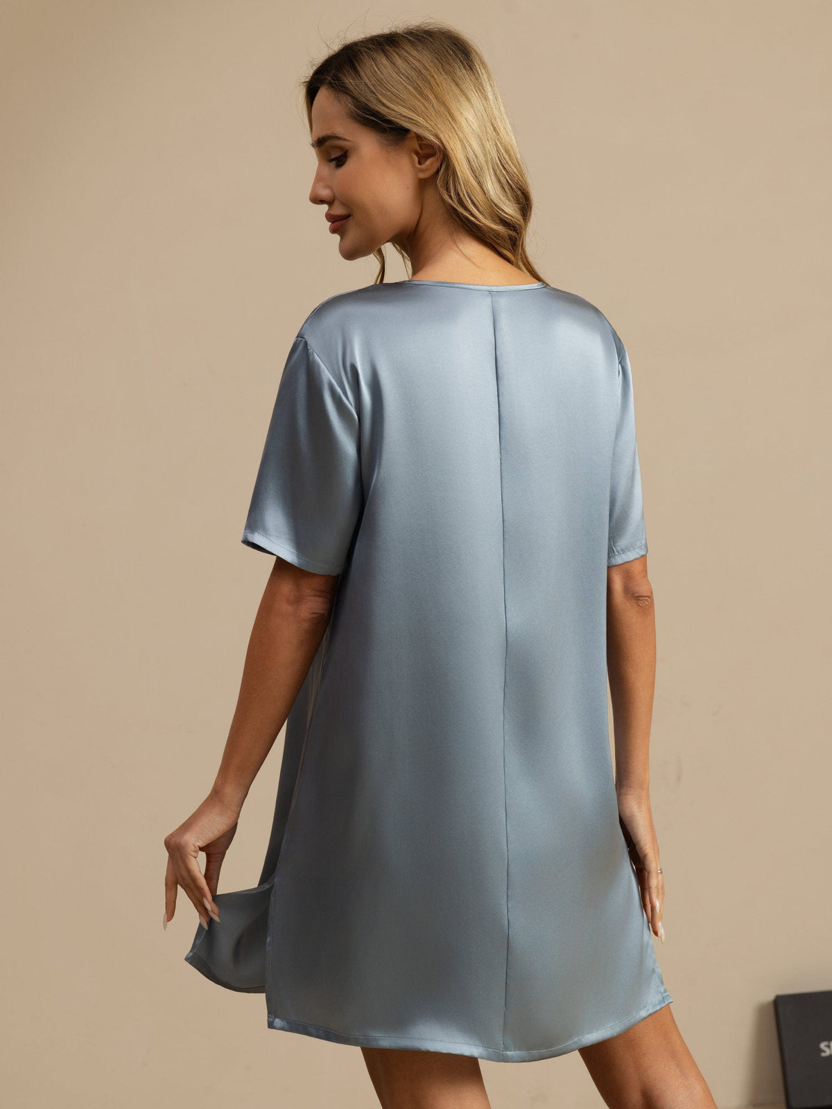 Women's Pure Silk Half Sleeve V-neck Short Nightdress