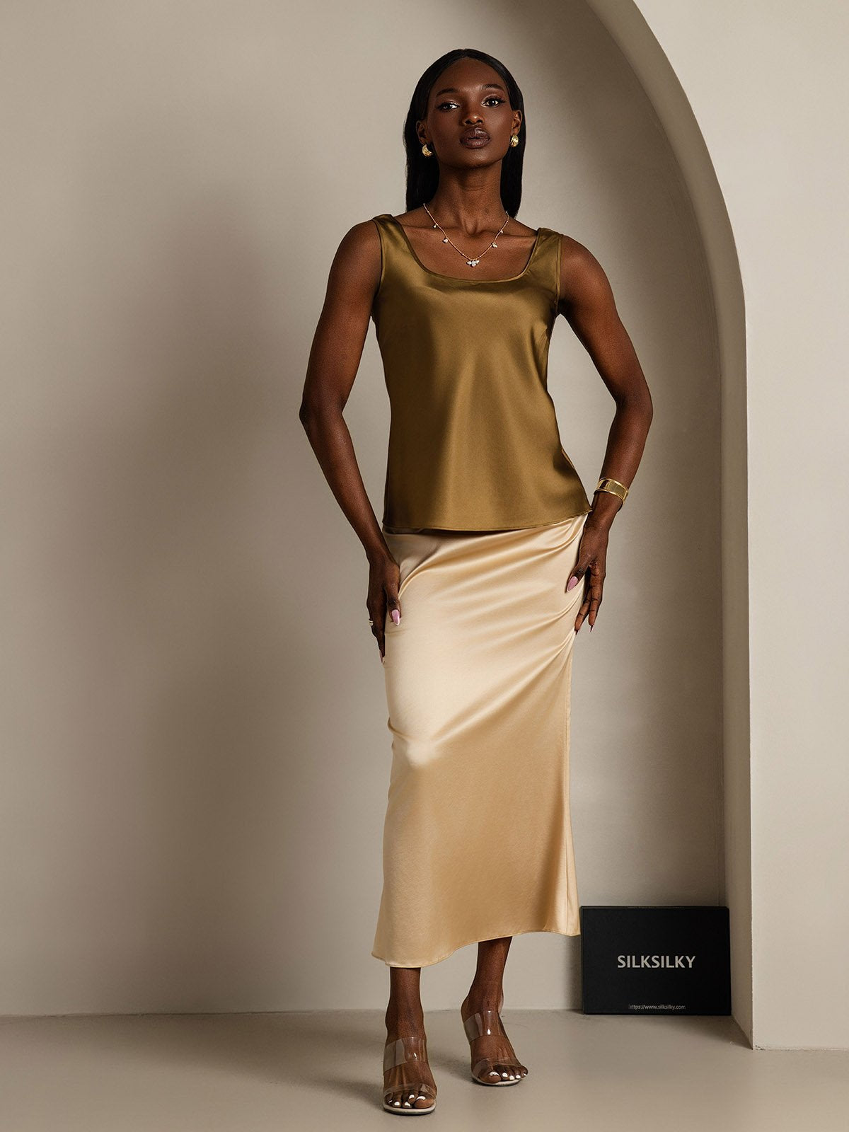 19Momme Silk Sleeveless U Neck Women's Tank Top