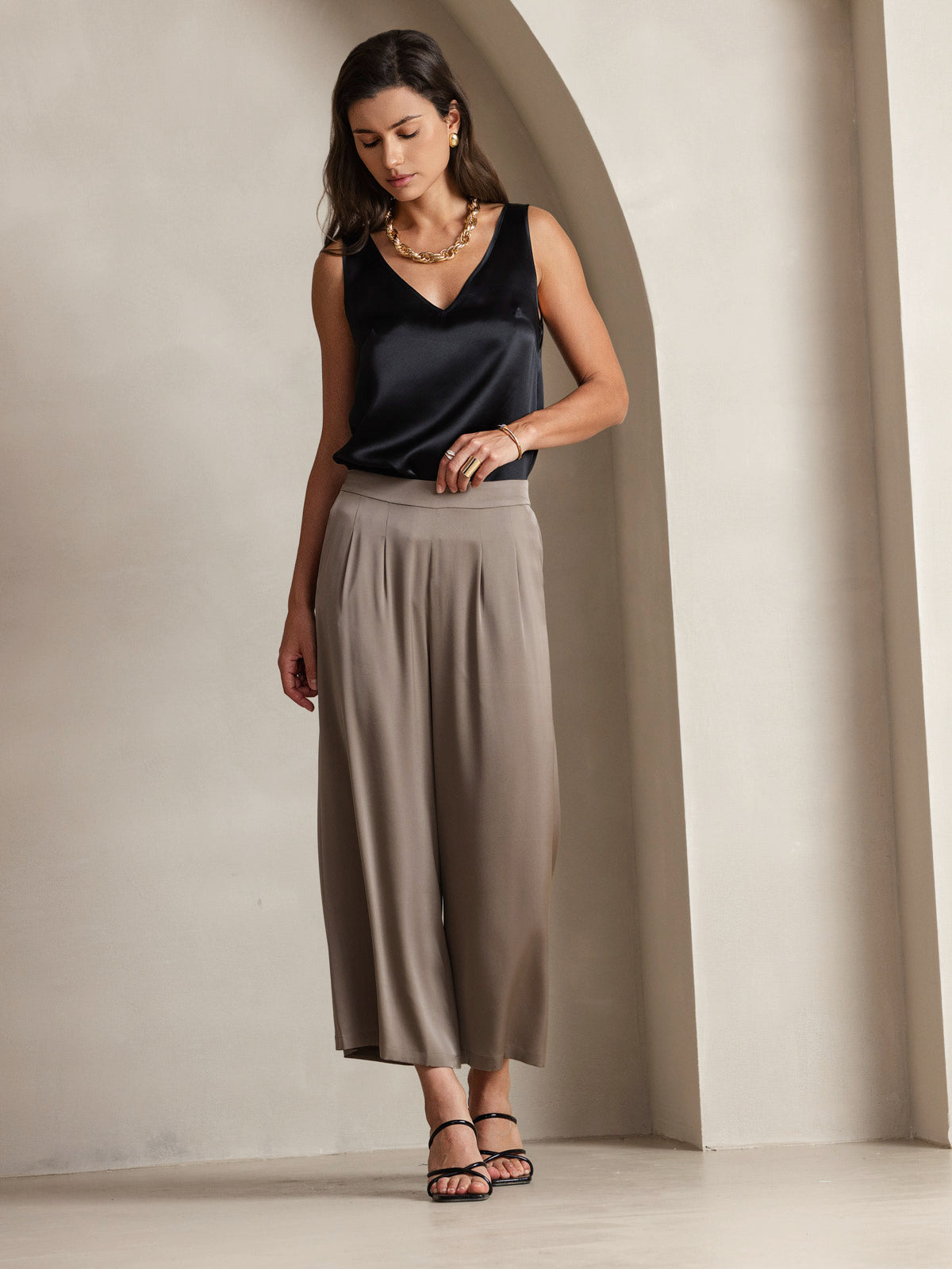 19Momme Silk Sleeveless V Neck Women's Tank Top with V Back Design