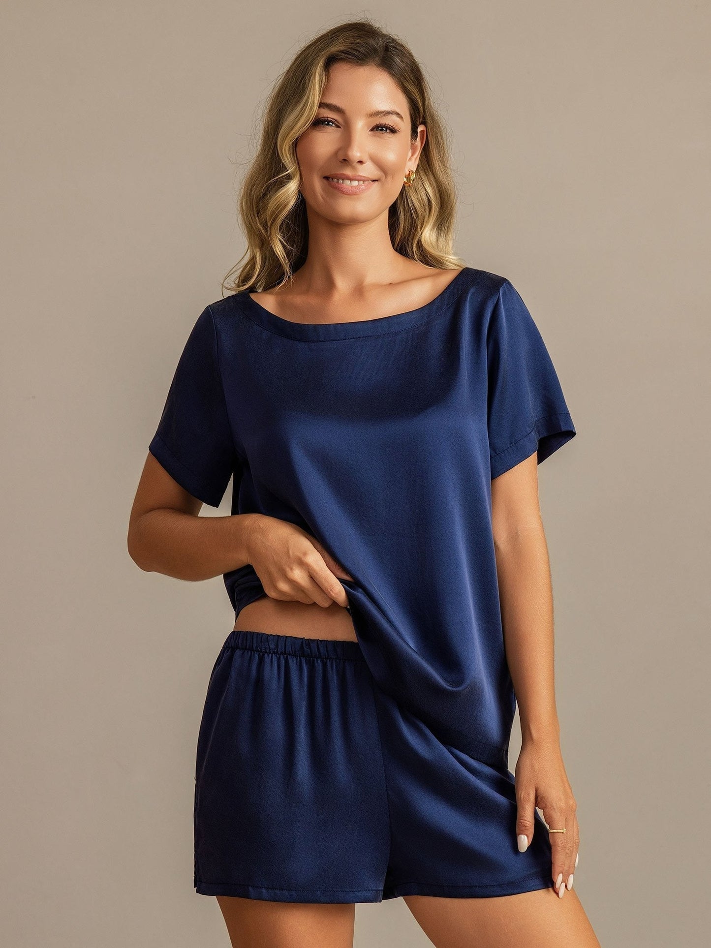 19Momme Women's Silk Short Sleeve Round Collar Pajamas Set with Side Pocket Design