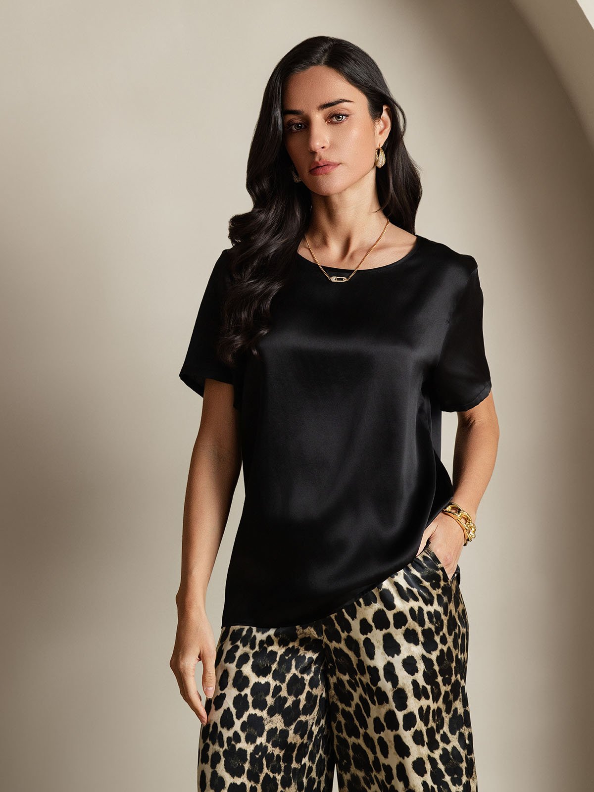 Women's Pure Silk Short Sleeve Round Neck Solid Top & Leopard Print Pants Pyjamas Set