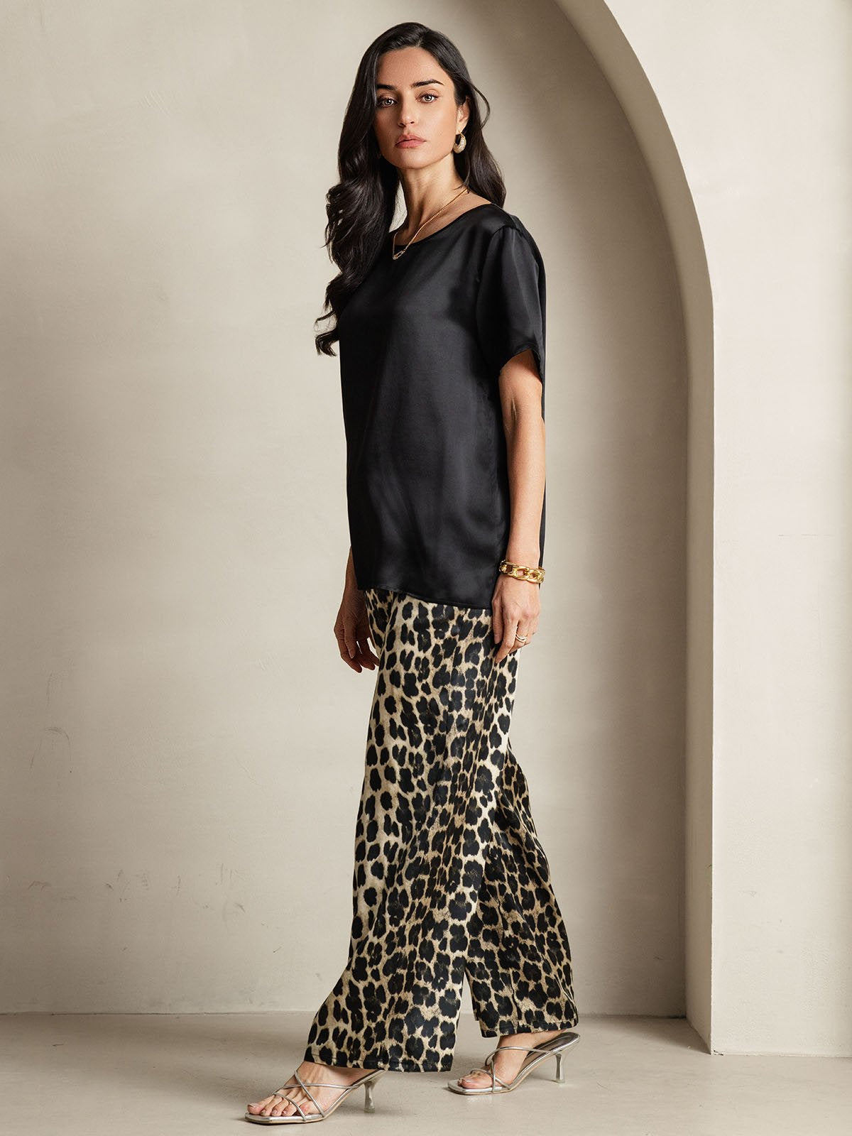 Women's Pure Silk Short Sleeve Round Neck Solid Top & Leopard Print Pants Pyjamas Set