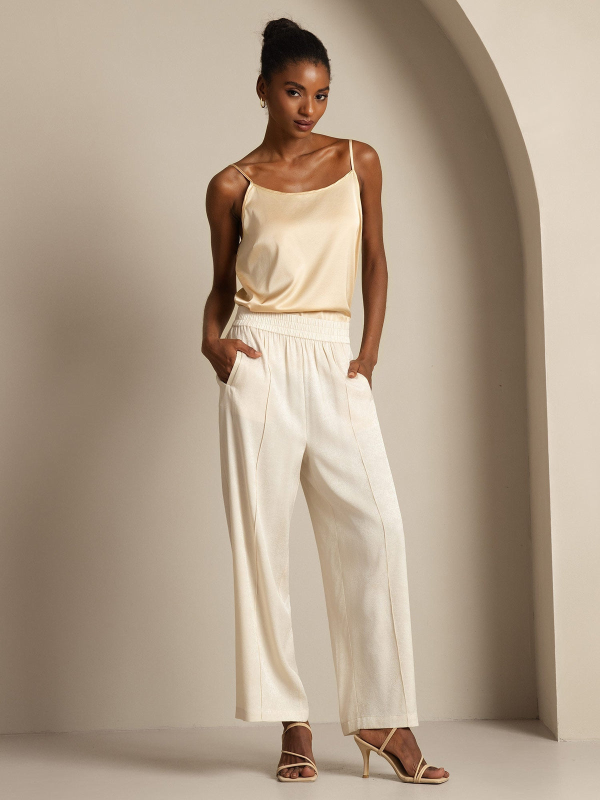 19Momme Silk Spaghetti Strap Round Neck Camisoles