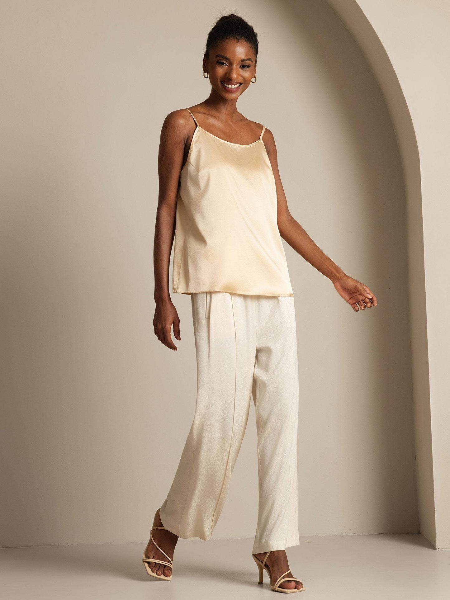 19Momme Silk Spaghetti Strap Round Neck Camisoles