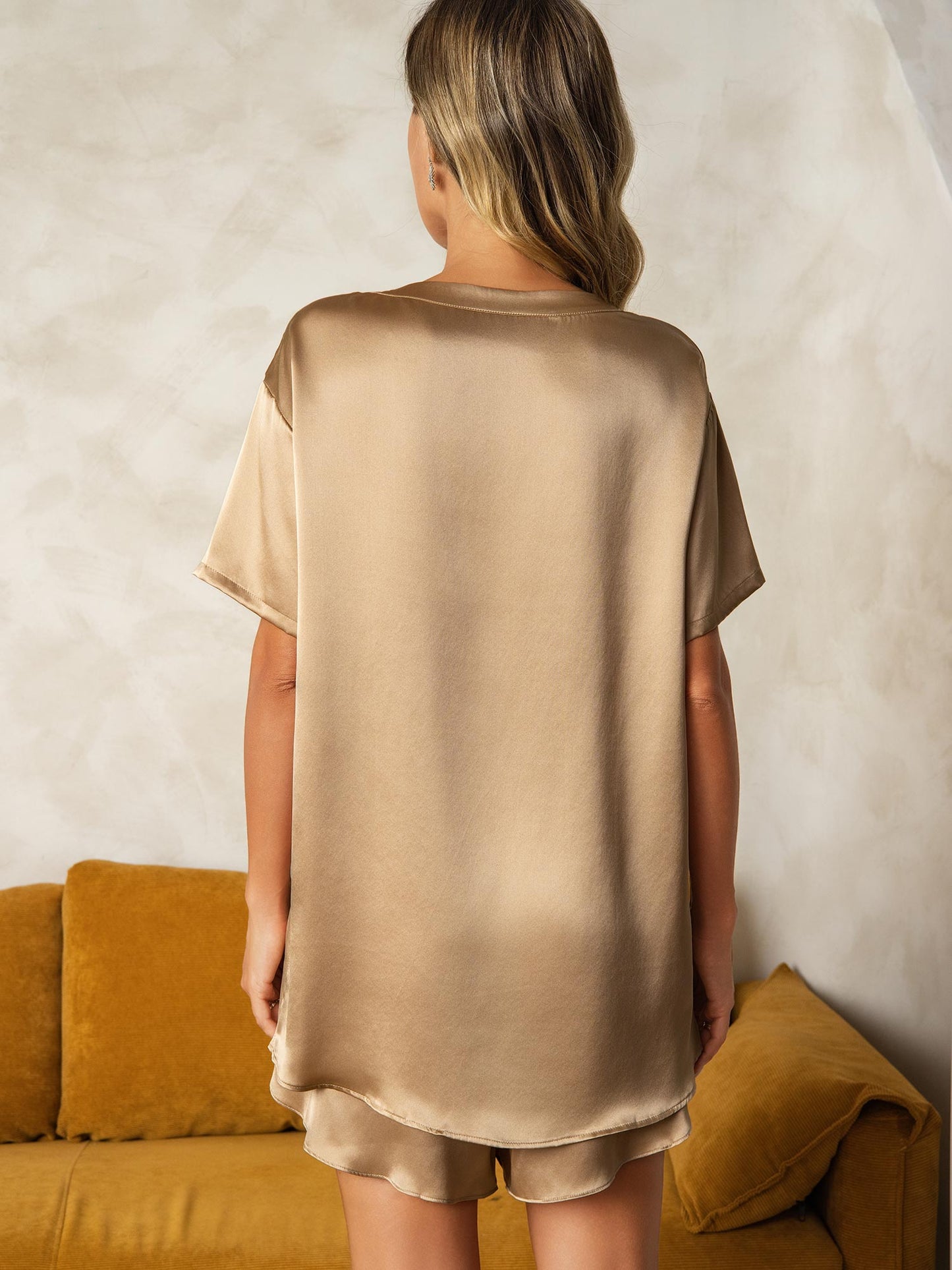 Women's Pure Silk Short Sleeve Round Neck Above the Knee Pyjamas Set