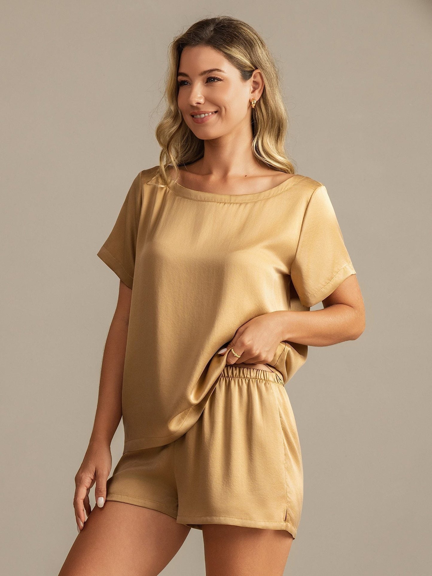 19Momme Women's Silk Short Sleeve Round Collar Pajamas Set with Side Pocket Design