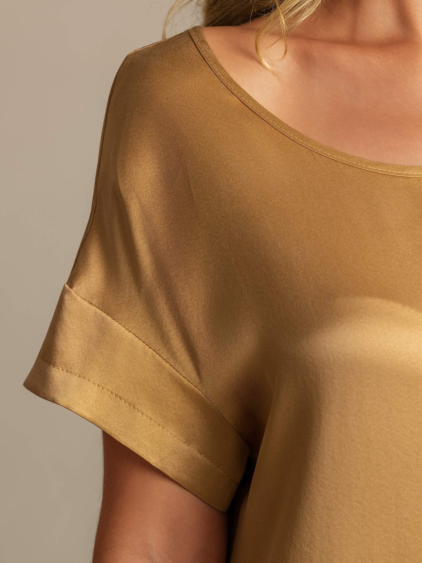 19Momme Washable Silk Short Sleeve Round Neck Short Nightdress