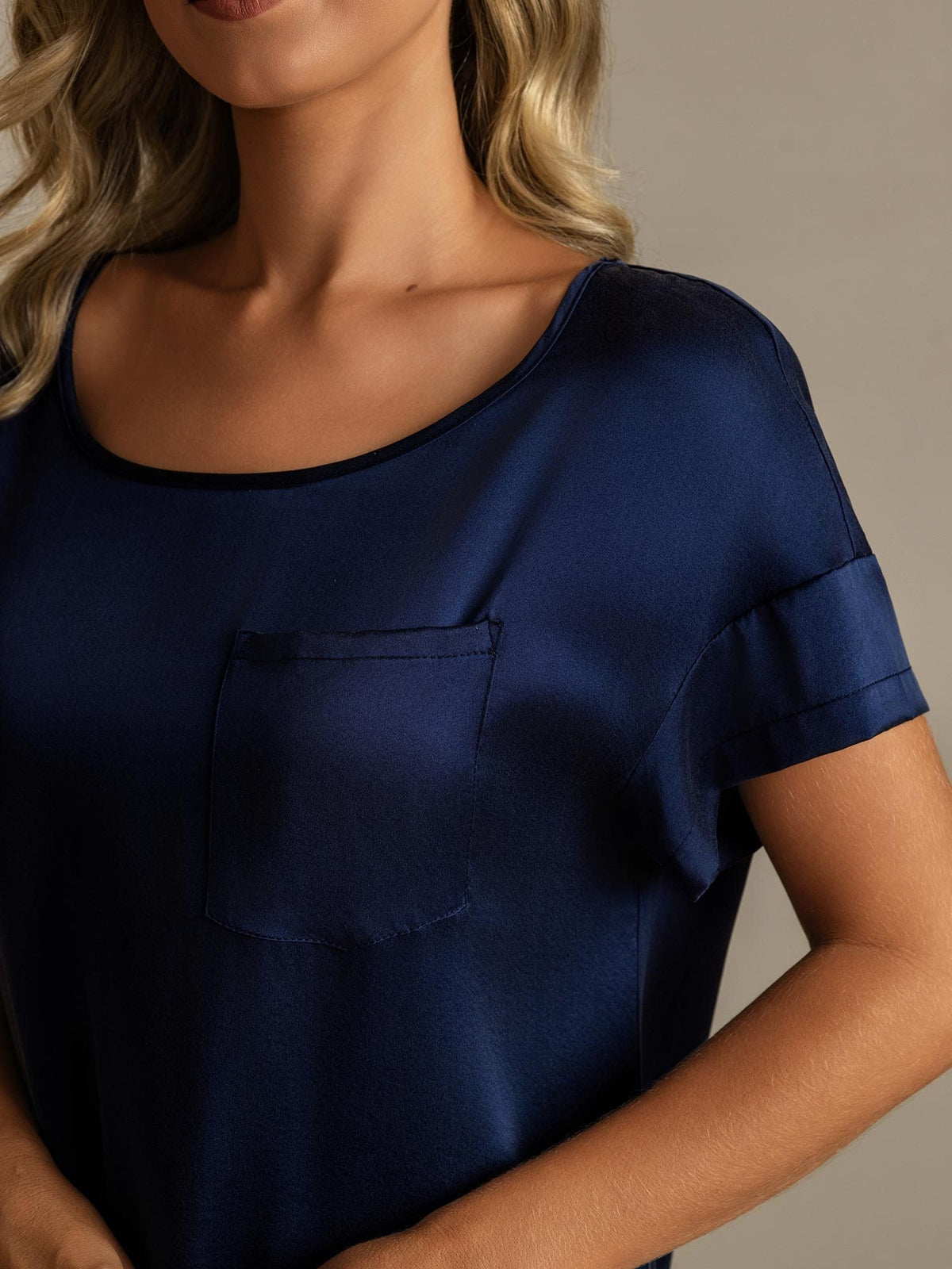 19Momme Washable Silk Short Sleeve Round Neck Short Nightdress